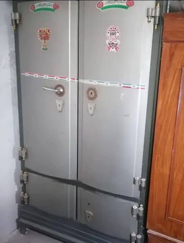 Iron Wardrobe for sale 03706871929 0