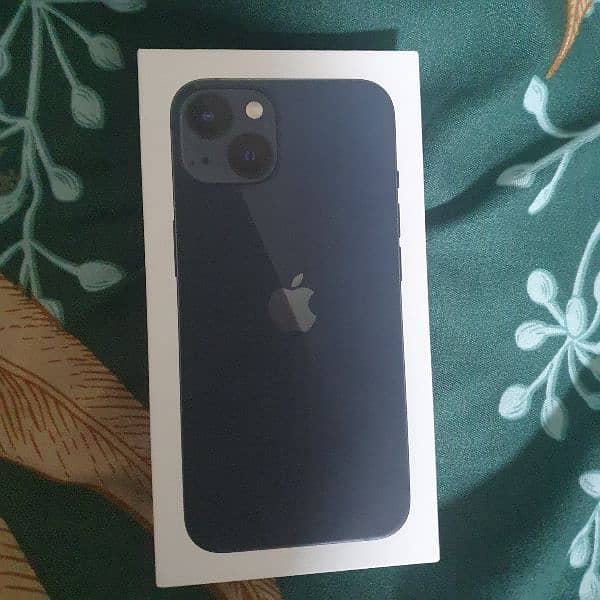 iphone 13 black 128 gb box pack. uae version 4