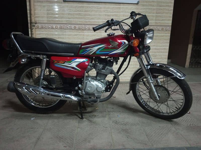 Honda 125 Karachi number 7