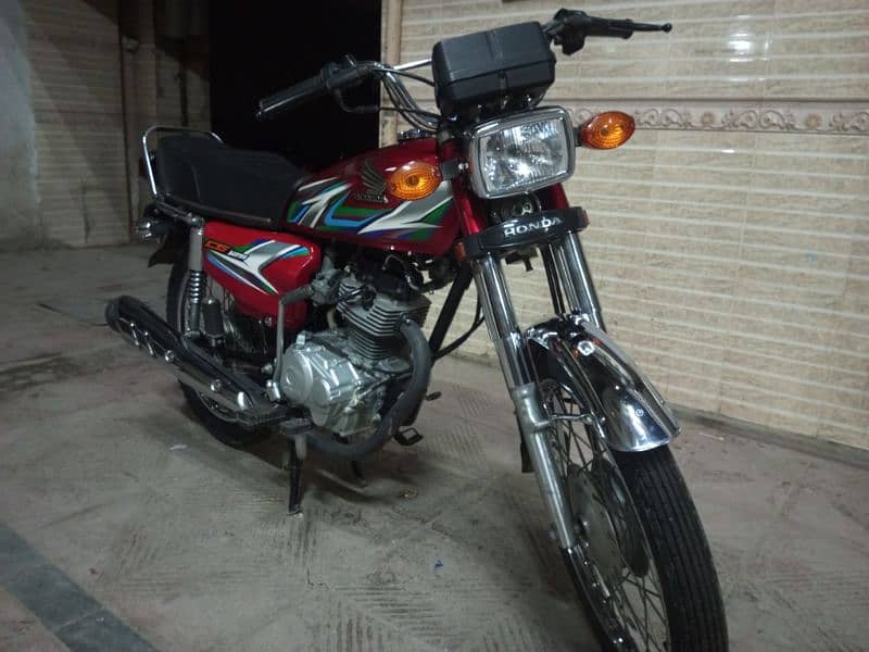 Honda 125 Karachi number 8