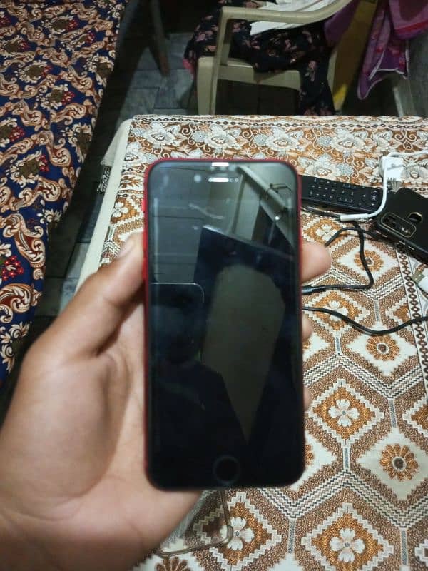 I phone se 2022 for sale 9/10 condition 2