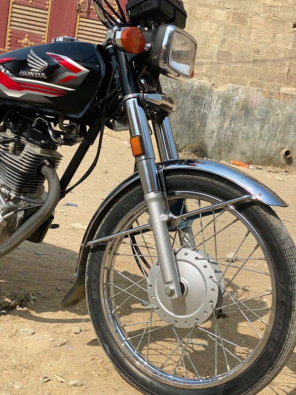 Like New Condition CG- 125 Black 2024 Model  Karachi Register 5