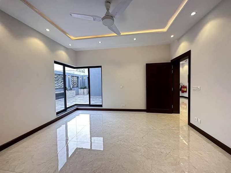 11 Marla New House Available For Sale 5 Beds Valencia Town Lahore Pakistan 36