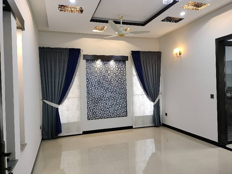 1 kanal house for sale 6 beds cinema hall wapda town Lahore Pakistan 6