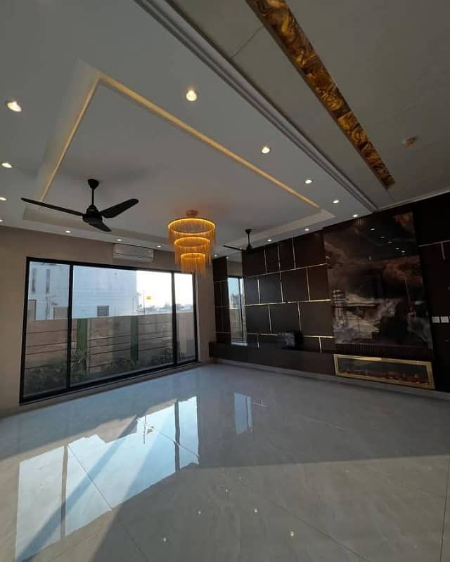 1 kanal house for sale 6 beds cinema hall wapda town Lahore Pakistan 34