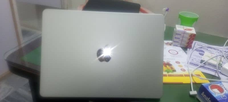 Macbook Air M2 2022, Warranty Available till July 25, 5