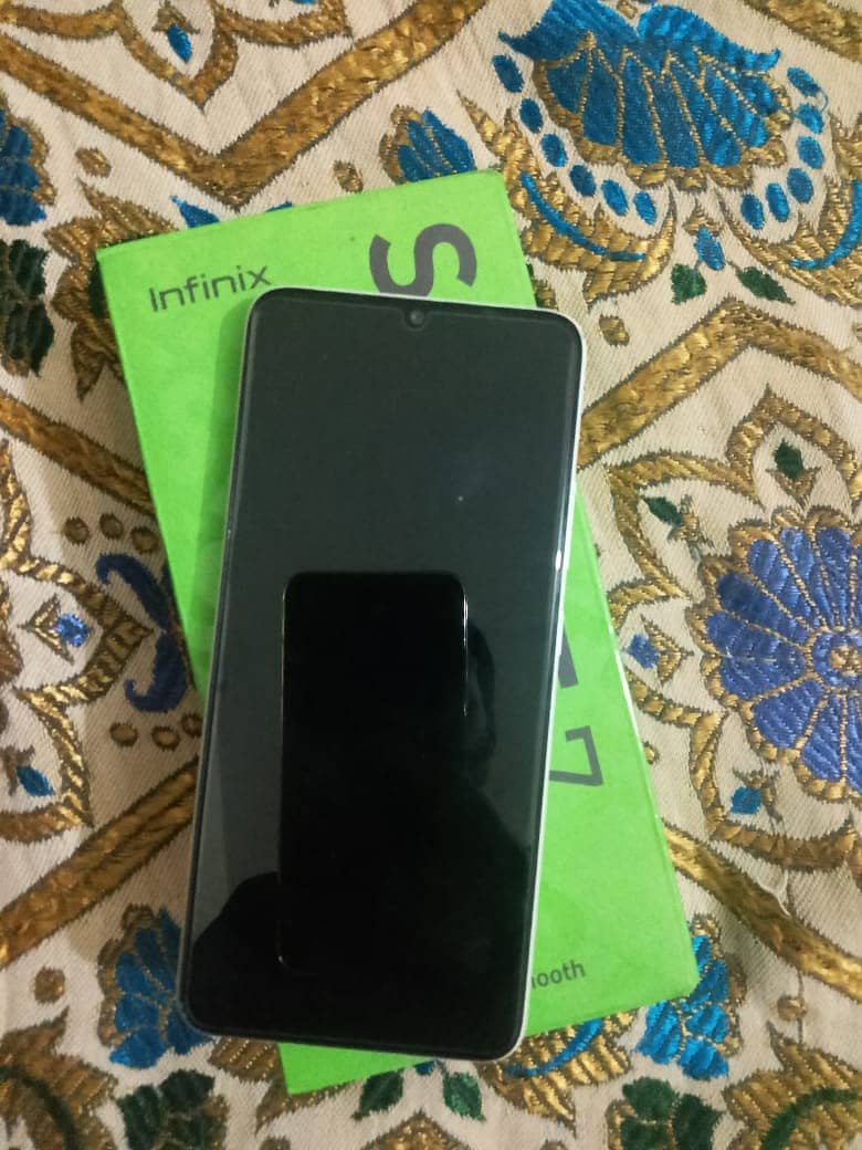 Infinix smart7 4/64 2