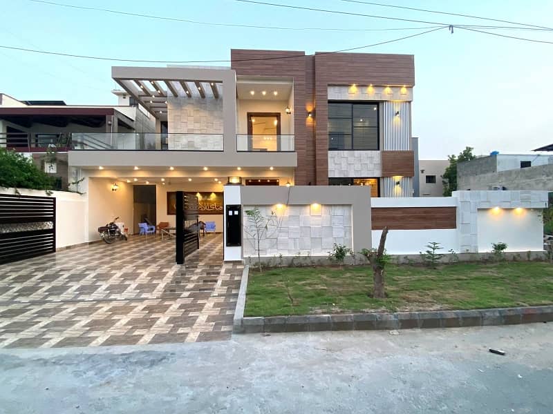 Valencia Town Lahore Pakistan 1 Kanal House For Sale 5 Beds 0