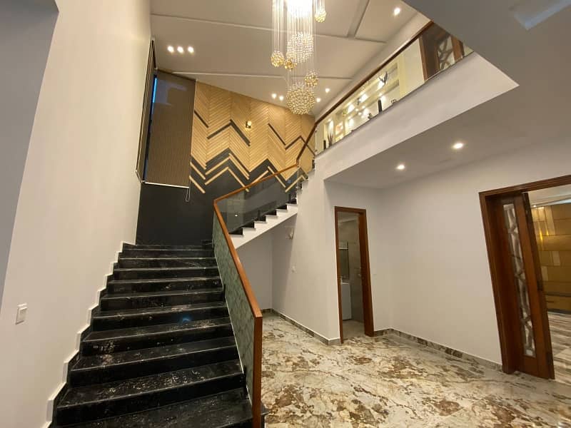 Valencia Town Lahore Pakistan 1 Kanal House For Sale 5 Beds 2