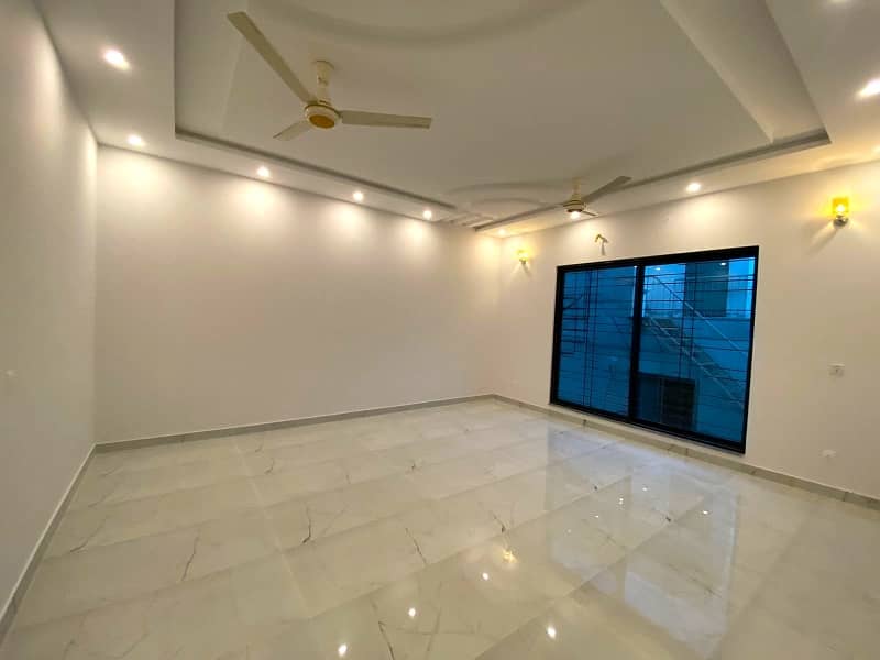 Valencia Town Lahore Pakistan 1 Kanal House For Sale 5 Beds 17