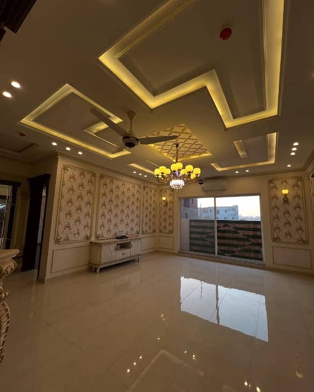 Valencia Town Lahore Pakistan 1 Kanal House For Sale 5 Beds 26