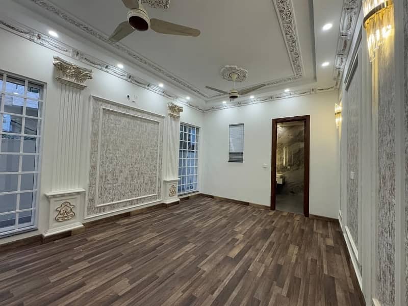 Valencia Town Lahore Pakistan 1 Kanal House For Sale 5 Beds 34