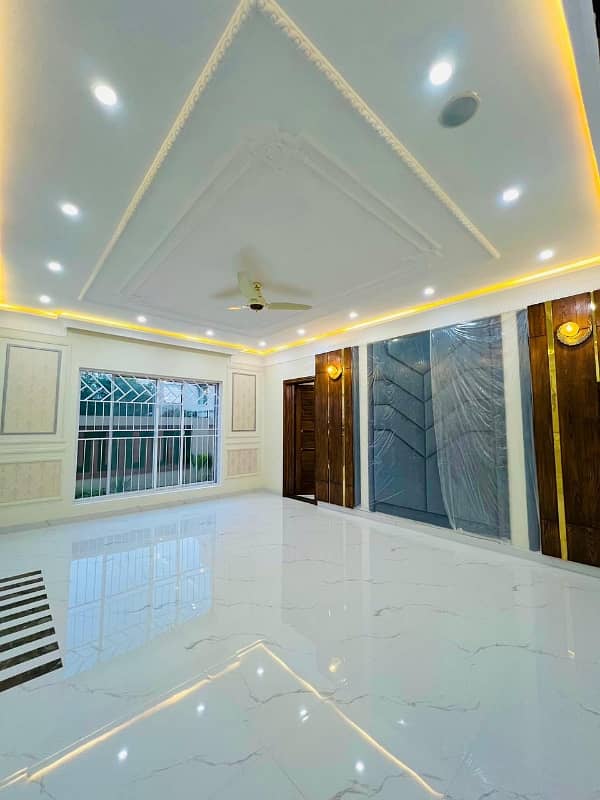 2 Kanal House For Sale 6 Beds Cinema Hall 150 Feet Road Valencia Town Lahore Pakistan 6