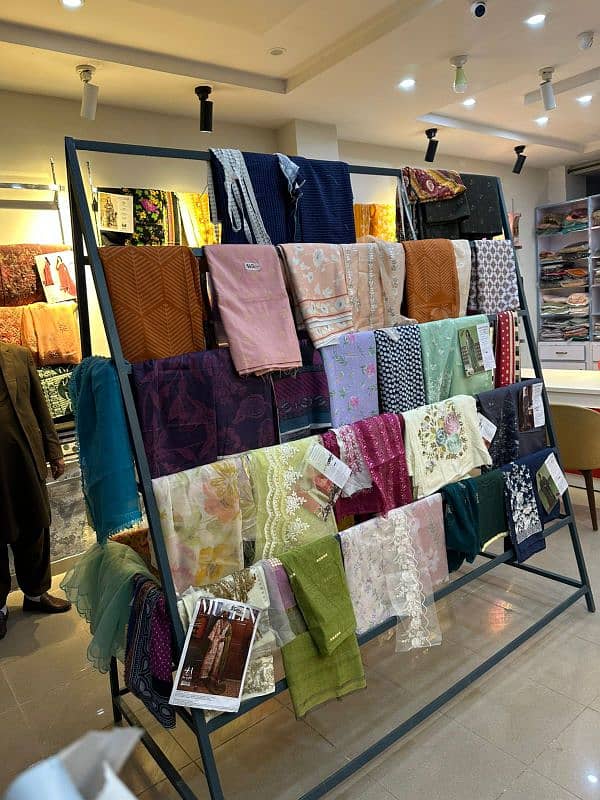 clothe stand 0