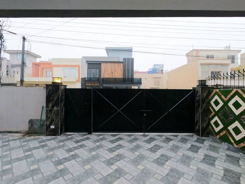 Sale A House In Lahore Prime Location 38