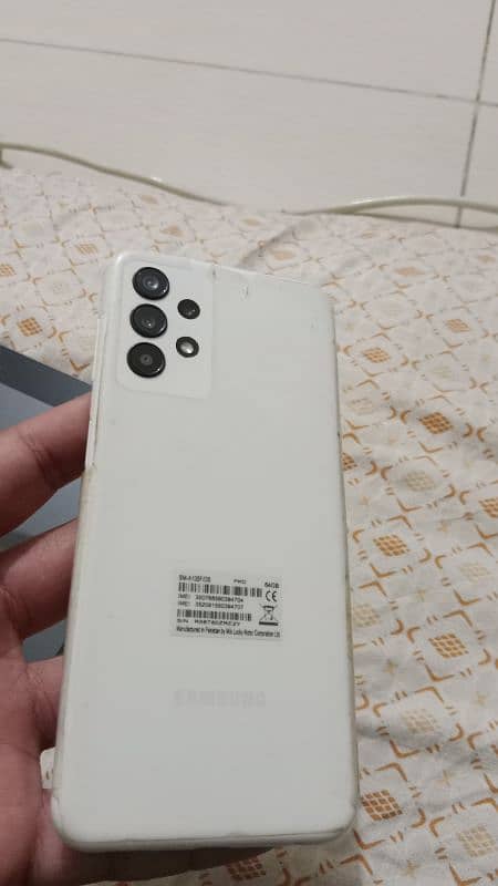 white colour, 10/10, 4 64 gb , need to sell urgent 4