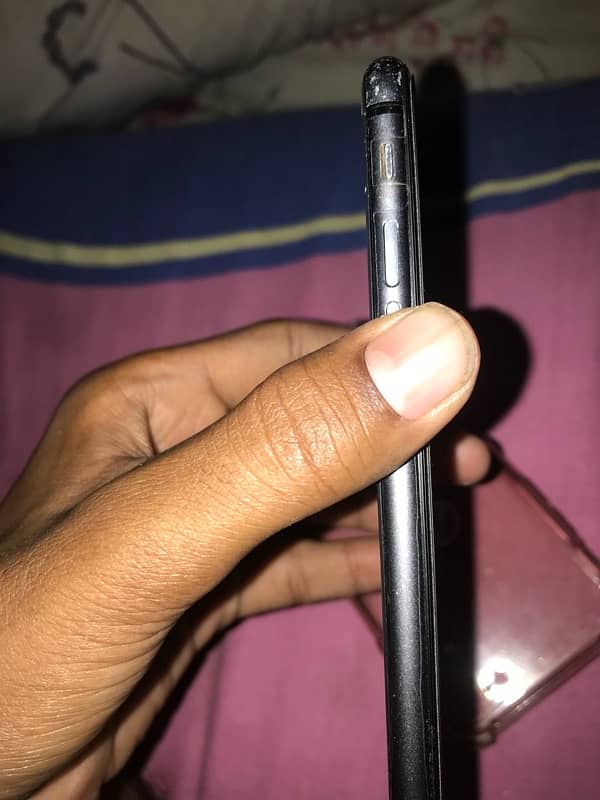 Iphone 8 pta 10/10 condition 4