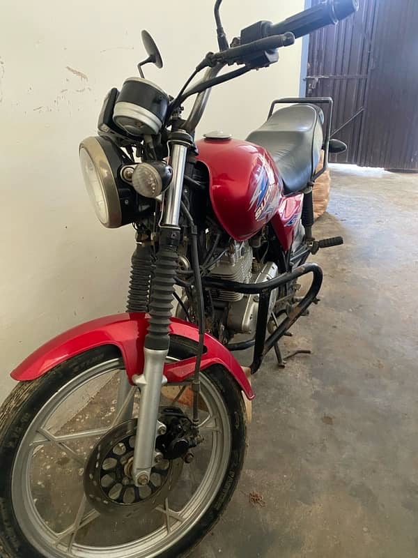 Suzuki gs 150 se, very less driven 1