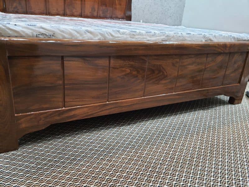 Seesham Solid wood Bed set new Not used King size (just call me) 1