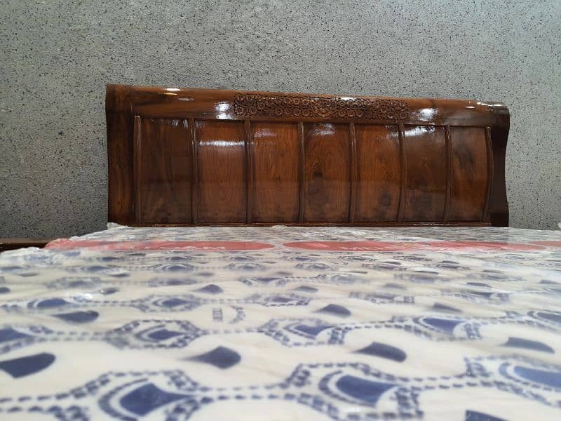 Seesham Solid wood Bed set new Not used King size (just call me) 4