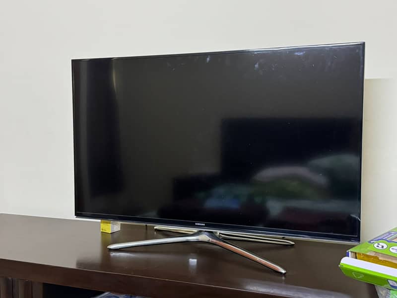 SAMSUNG LCD TV 40 INCHES MADE IN SLOVAKIA IN EXCELLENT CONIDTION 0