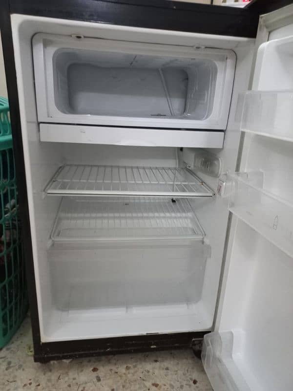 pel company glass door room fridge good condition 2