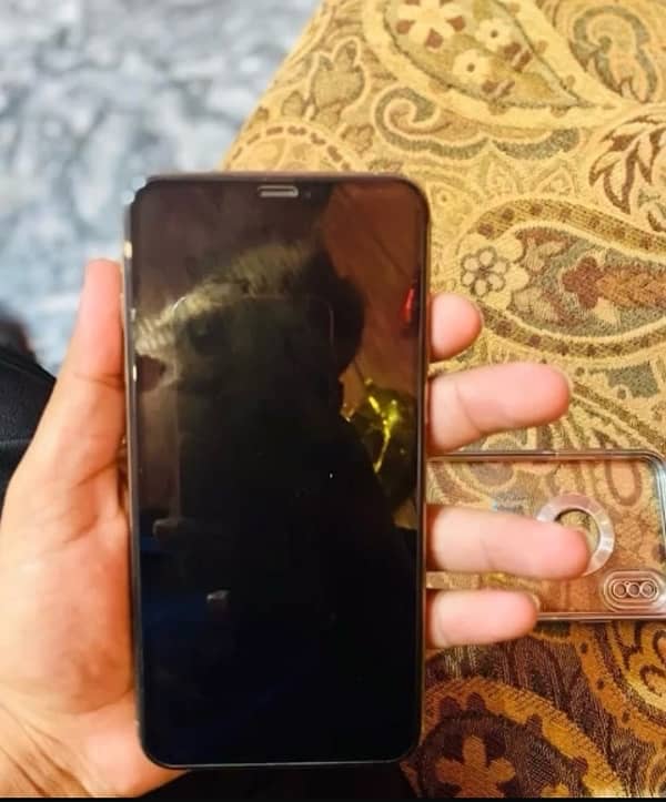 i phone XS LLA Model / 64GB Gold Color 2