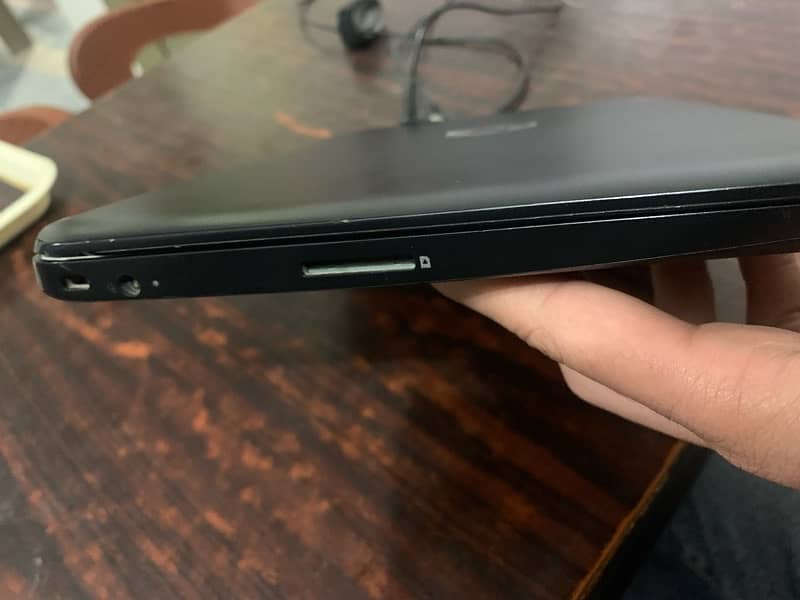 HP chrome Book in good condition 4