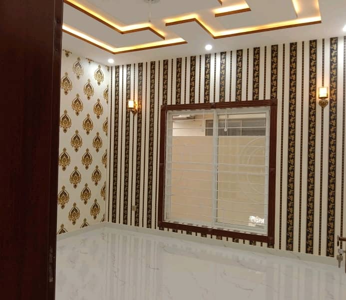 In Johar Town Phase 2 - Block H3 House For Sale Sized 12 Marla 4