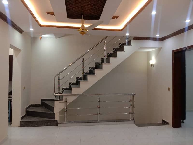 House Is Available For sale In Johar Town Phase 2 - Block R1 5