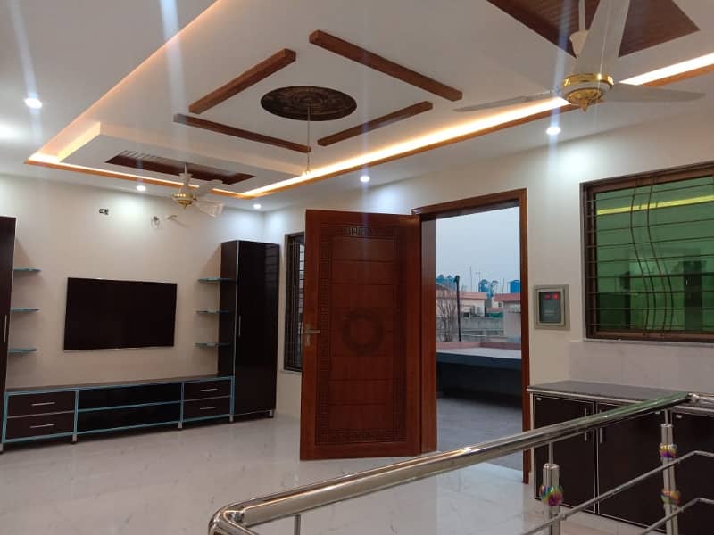 House Is Available For sale In Johar Town Phase 2 - Block R1 9