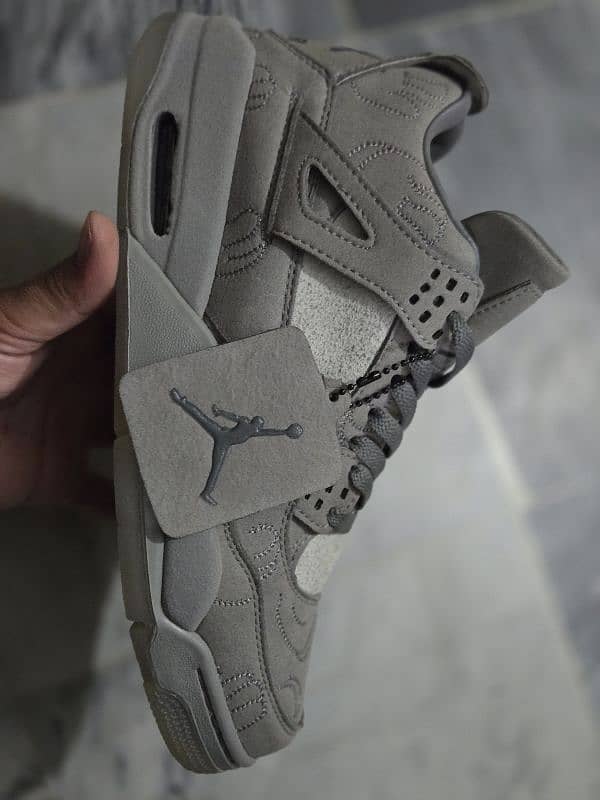 Jorden 4 retro Kaws 0