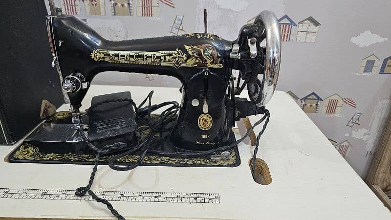 Singer Sewing Machine 109H 1