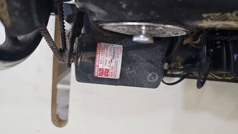 Singer Sewing Machine 109H 2