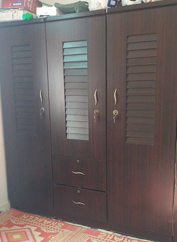 wardrobe for sell 0