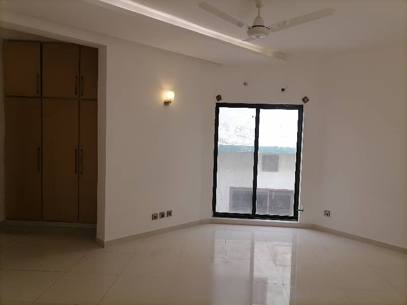 A Spacious 1 Kanal House In Bahria Town Phase 8 1