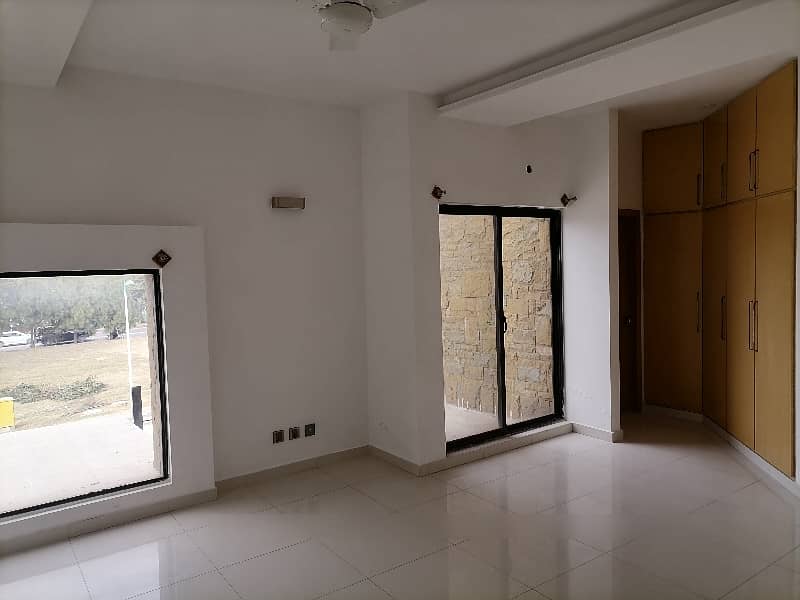 A Spacious 1 Kanal House In Bahria Town Phase 8 3