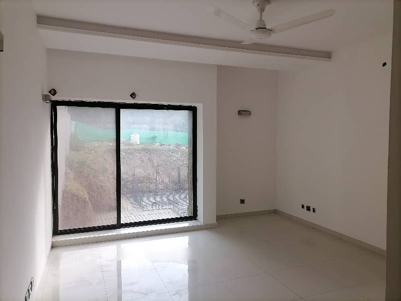 A Spacious 1 Kanal House In Bahria Town Phase 8 4