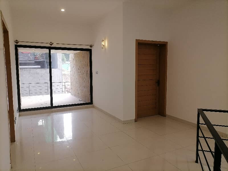 A Spacious 1 Kanal House In Bahria Town Phase 8 9