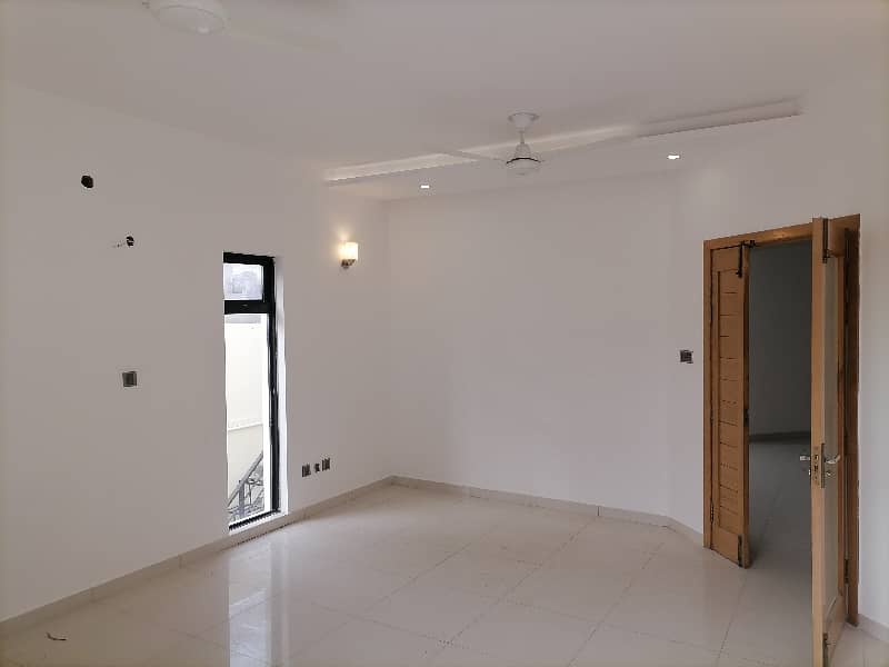 A Spacious 1 Kanal House In Bahria Town Phase 8 11