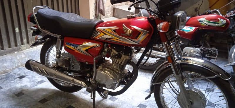 honda 125 red colore 3