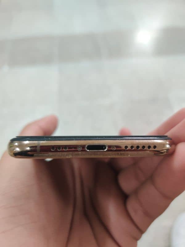 iphone xs 4