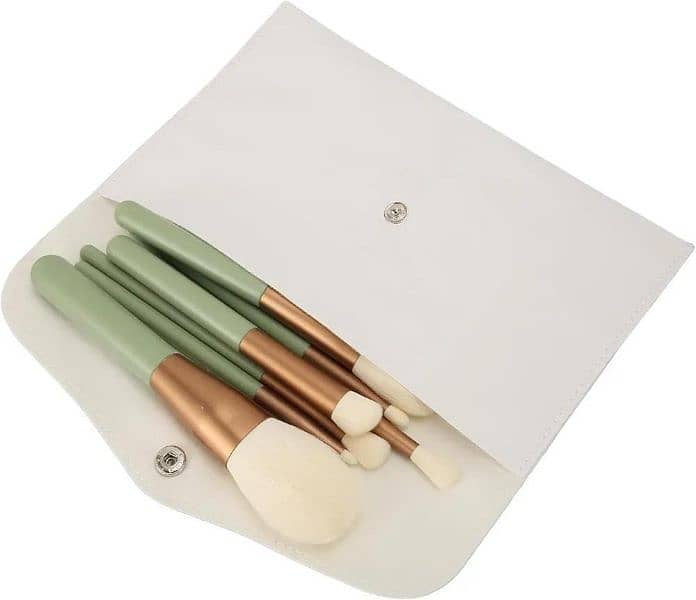 7 PCs High quality of Mackup Brushes set with a Pouch 3