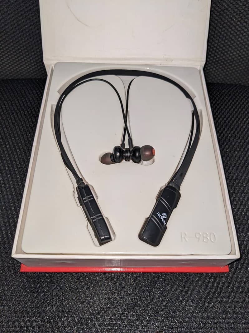 Ronin Wireless Neckband Earphone (R-980) 2