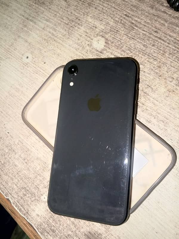 iphone xr 64 gb fine condition 2