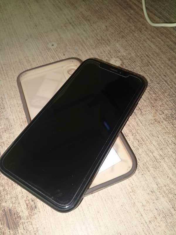 iphone xr 64 gb fine condition 5