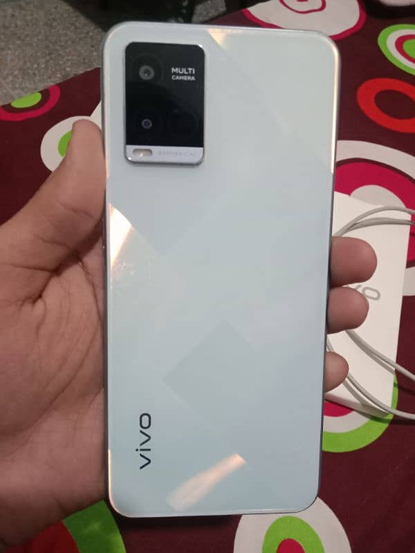 Vivo y21 4/64 with box and charger 0