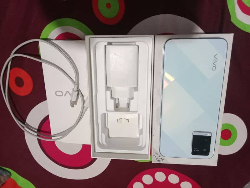 Vivo y21 4/64 with box and charger 1