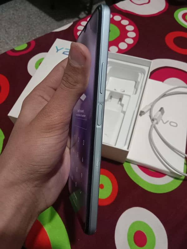 Vivo y21 4/64 with box and charger 2