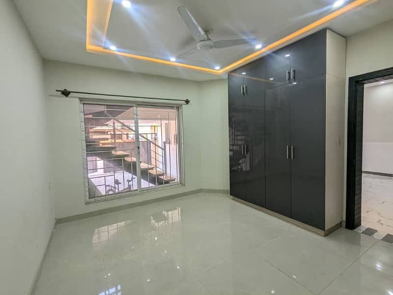 7 MARLA BRAND NEW UPER PORTION IN USMAN BLOCK AVAILABLE FOR RENT 7